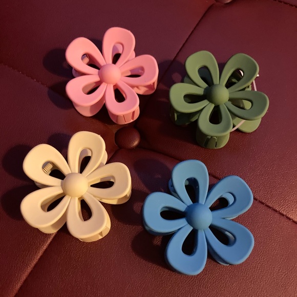 Hair clips - Picture 3 of 3